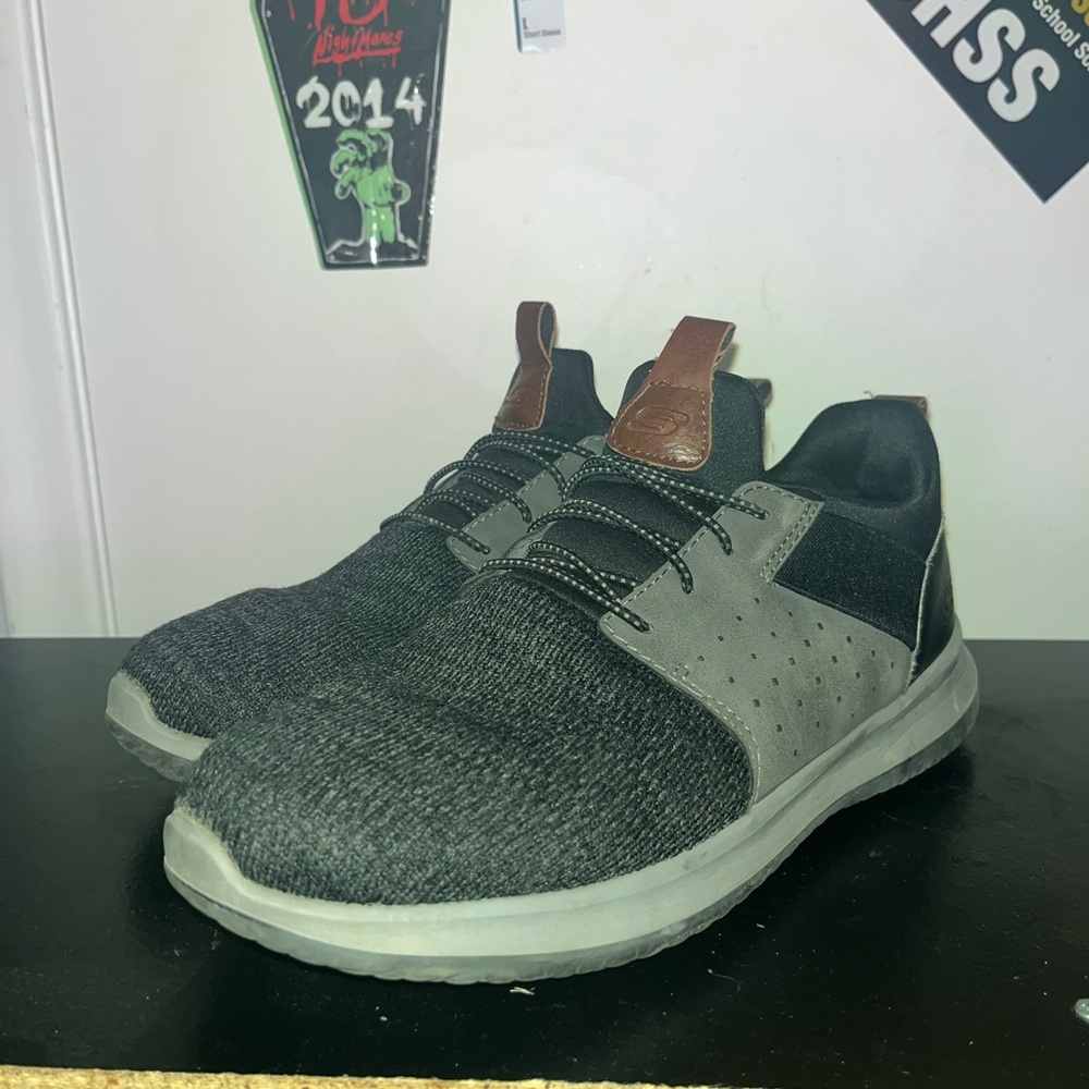 Sketchers size 9.5